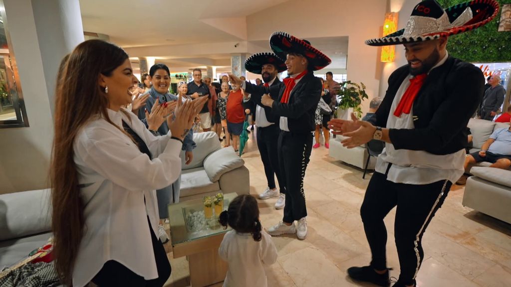 La Rebe, Susi Jiménez y Marisol, en shock al ver a sus maridos vestidos de mariachis: "Parecen de Toy Story"