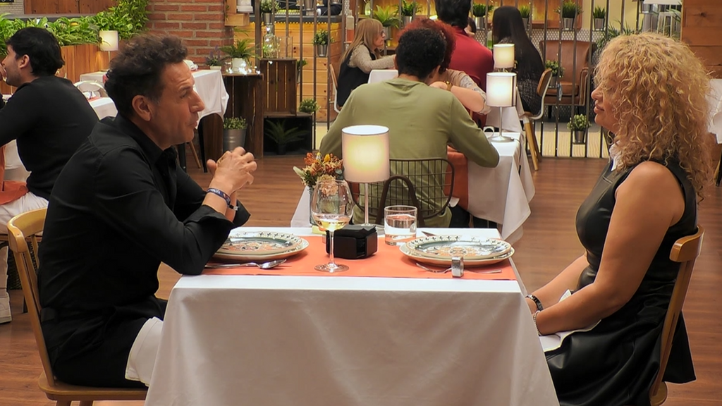 la divertida reaccion de dos solteros de first dates al encontrarse con lo contrario a lo que buscab da39 3