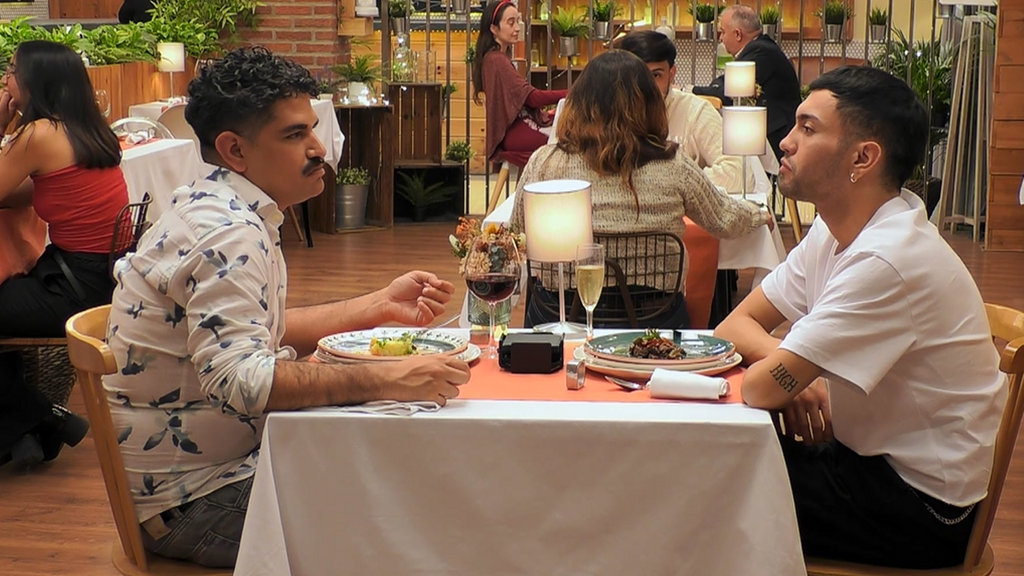 el asombroso motivo de un soltero de first dates al que le excitan las axilas la gente no las valora da39 5 (1)