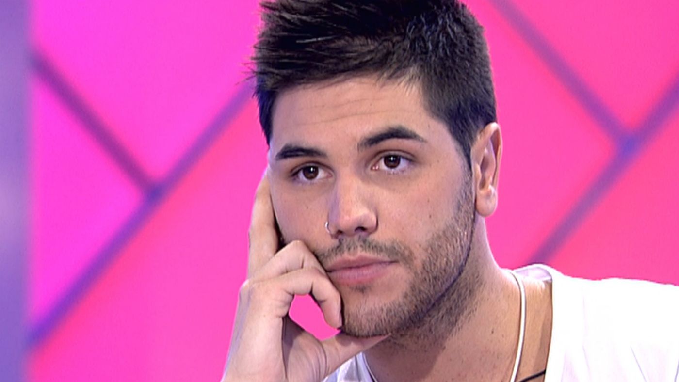 k1be5825zbj0_FRAME_ERIK_FINALTRONO.jpg