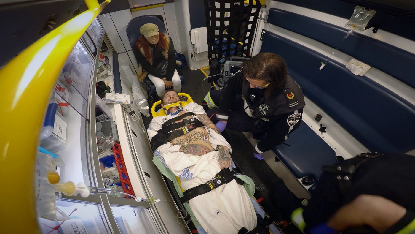 e5aubh5j2t9x_paramedics_t1_09.jpg