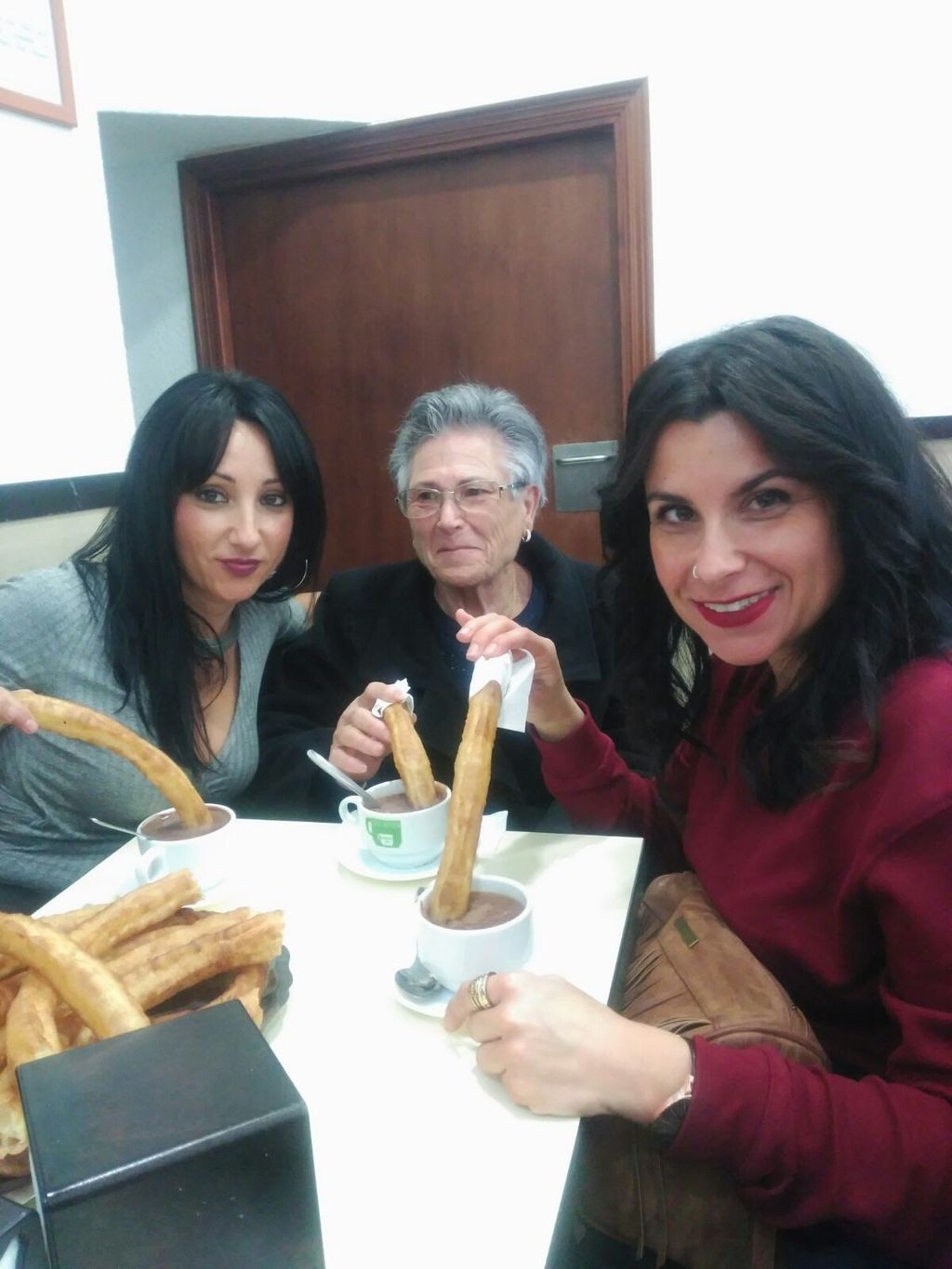 Con su hija Lourdes y su nieta Dafne