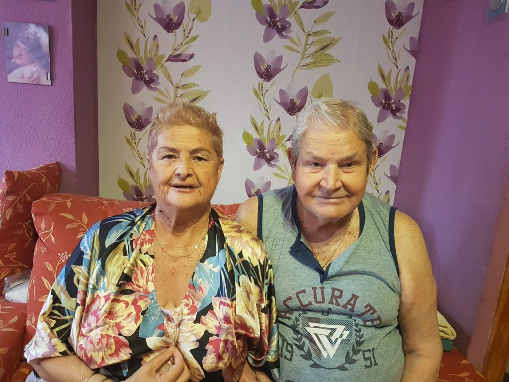 Joaquín y Victoria en la vivienda.