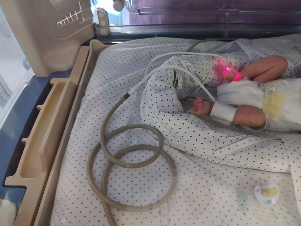 BEBé INGRESADO EN EL HOSPITAL VIRGEN DEL ROCíO, SEVILLA