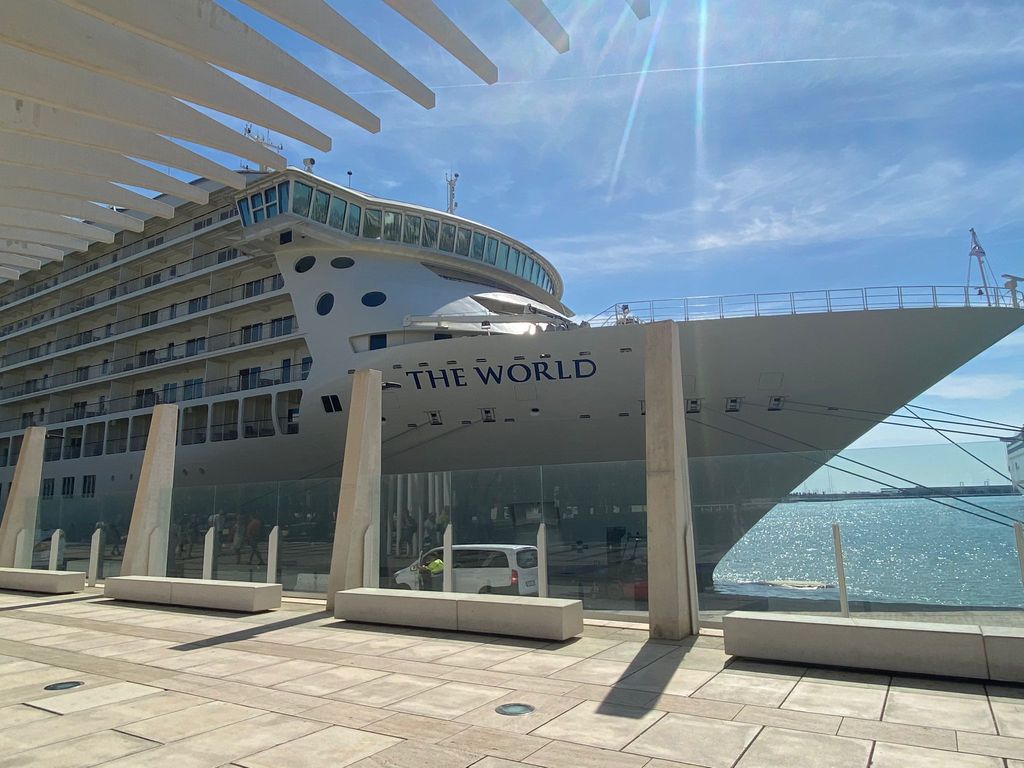 EL CRUCERO 'THE WORLD' EN EL PUERTO DE MáLAGA