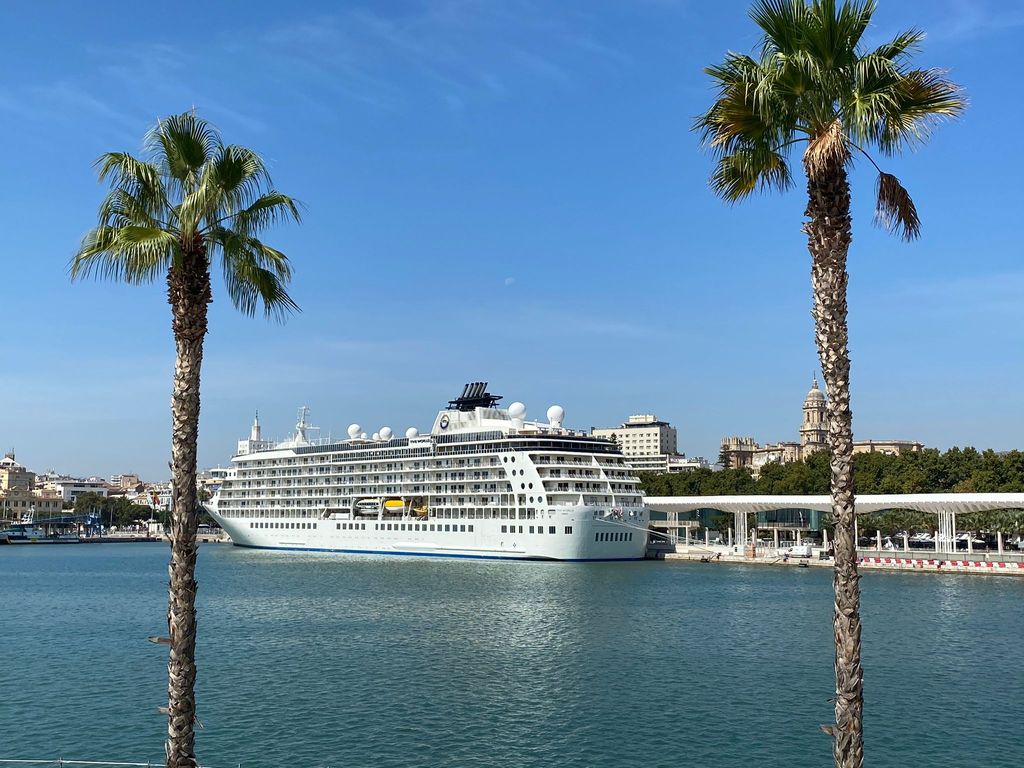 EL CRUCERO MILLONARIOS EN EL PUERTO DE MáLAGA