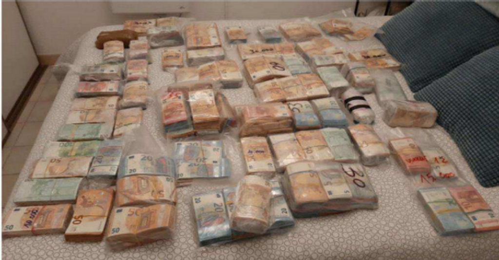 dinero titella