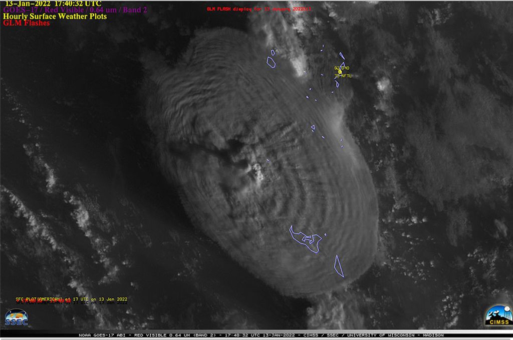 20220114 Hunga eruption GOES-17 950px