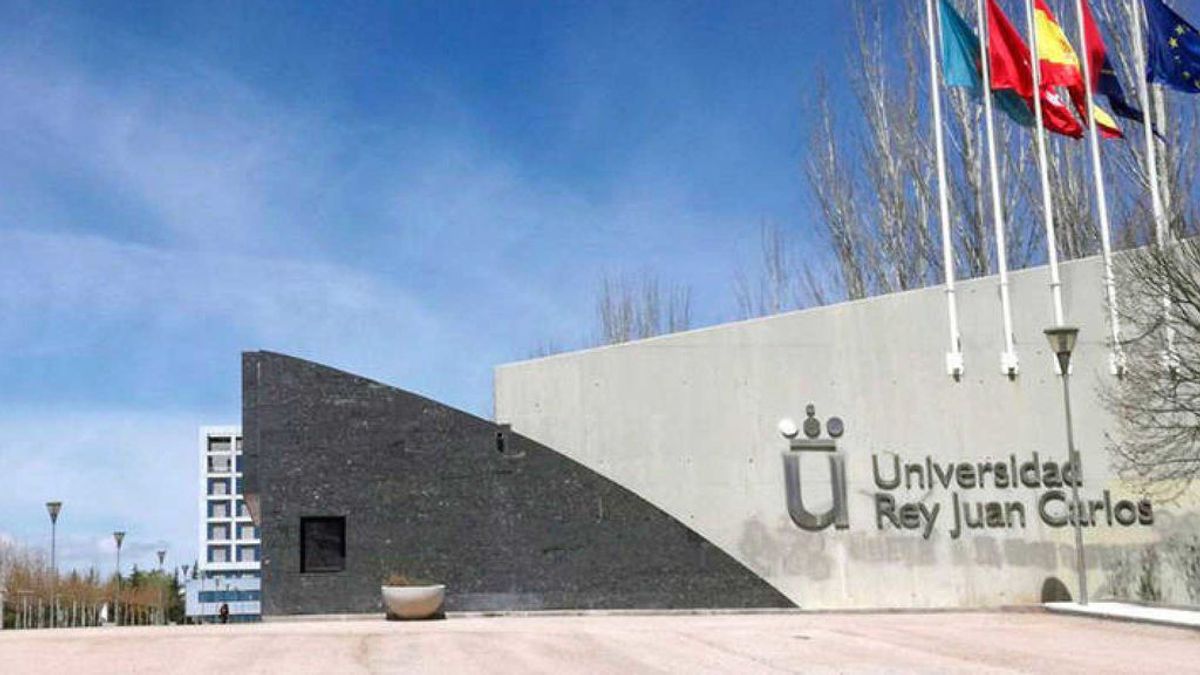 Suspendido de empleo y sueldo un profesor de la Rey Juan Carlos denunciado por acoso a alumnas Suspendido de empleo y sueldo un profesor de la Rey Juan Carlos denunciado por acoso a alumnas