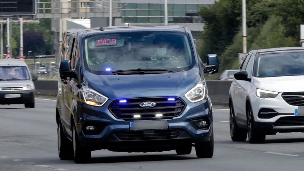 Así son las 15 furgonetas camufladas de la DGT para multarte por correr y por usar el móvil