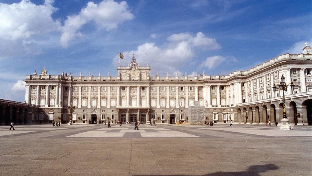 Vista del Palacio real desde el Patio de la Armería Vista del Palacio real desde el Patio de la Armería