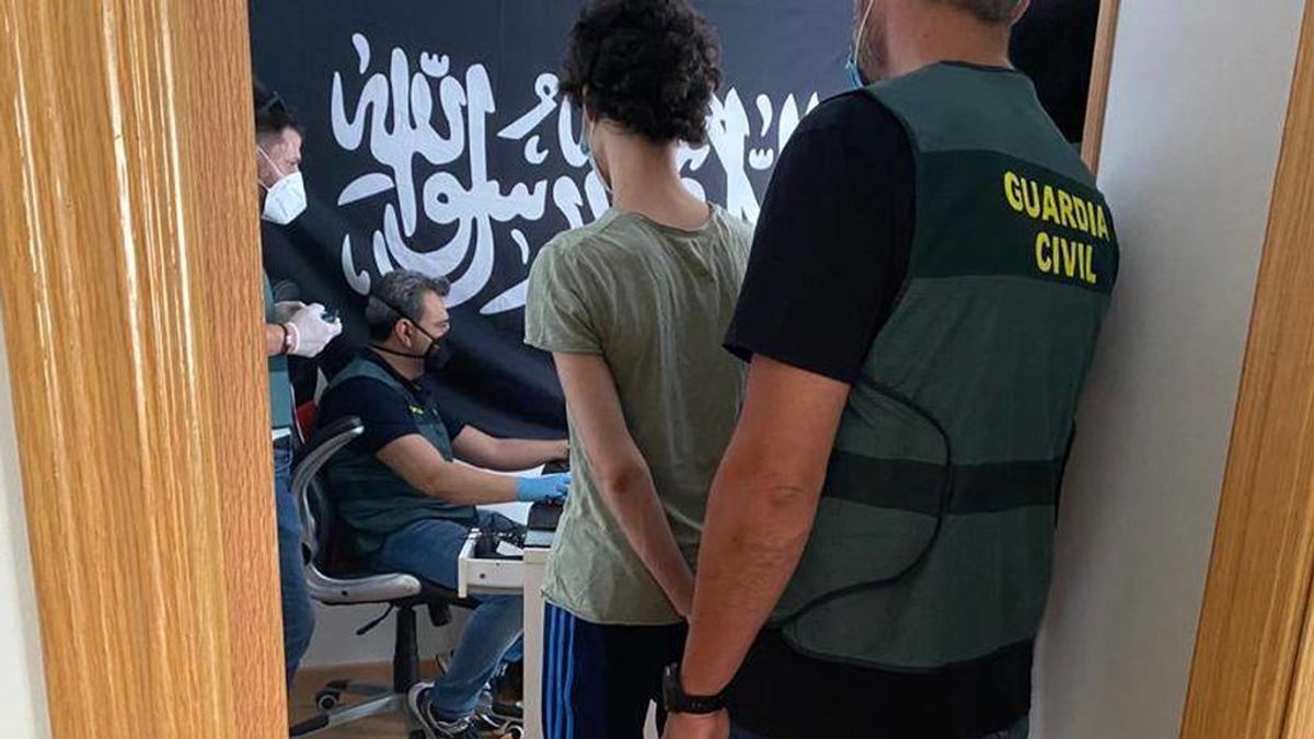 De redskin a yihadista: la Guardia Civil detiene a un joven por difundir propaganda DAESH en plataformas de videojuegos De redskin a yihadista: la Guardia Civil detiene a un joven por difundir propaganda DAESH en plataformas de videojuegos