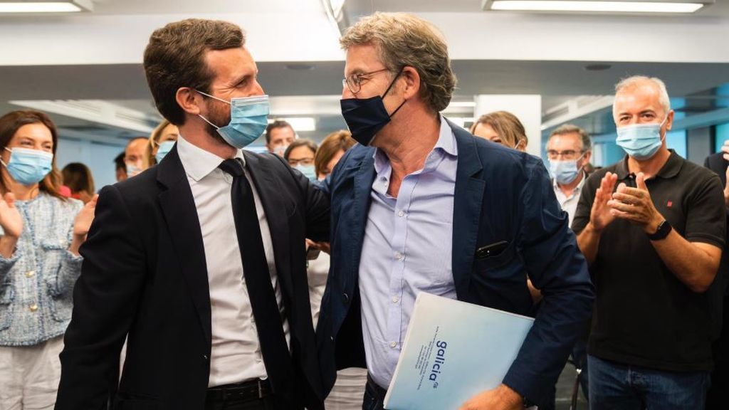 Casado abraza a Núñez Feijóo Casado abraza a Núñez Feijóo