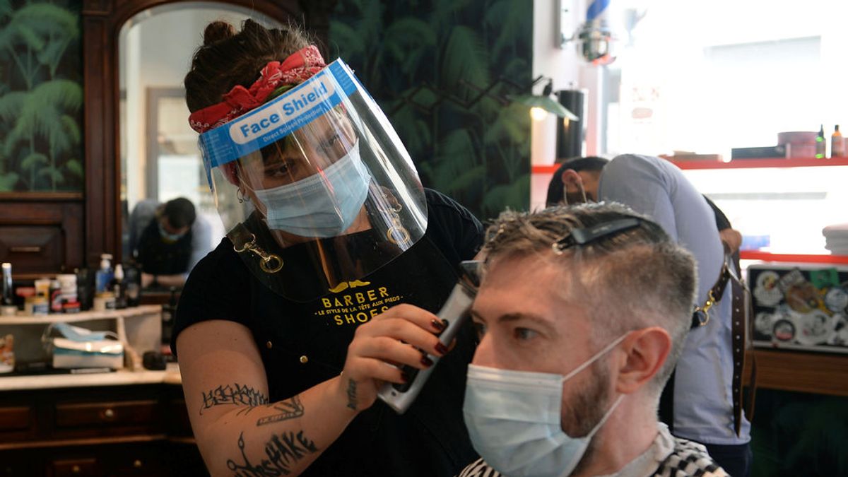 La mascarilla salva del contagio a 139 clientes de una peluquería con trabajadores infectados de coronavirus La mascarilla salva del contagio a 139 clientes de una peluquería con trabajadores infectados de coronavirus