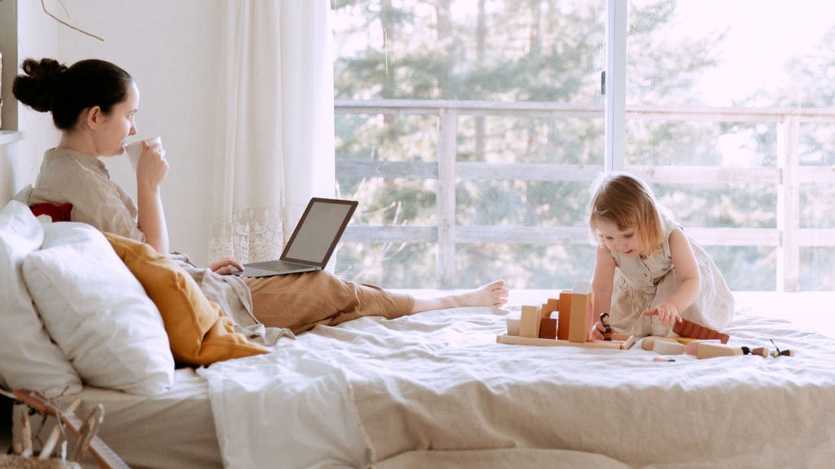 El coste salarial de tener hijos: ellas ganan un 28% menos tras un década de maternidad El coste salarial de tener hijos: ellas ganan un 28% menos tras un década de maternidad