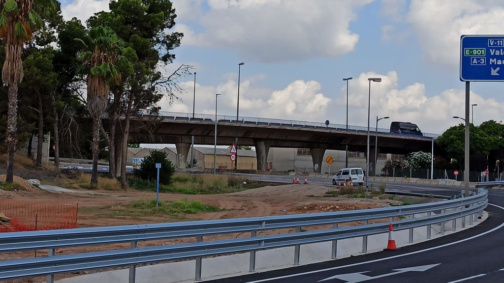 Espacio donde estaba la escultura, al lado de la CV-370