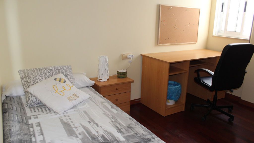 Una de las habitaciones de la residencia Campus Vida, situada en Santiago de Compostela