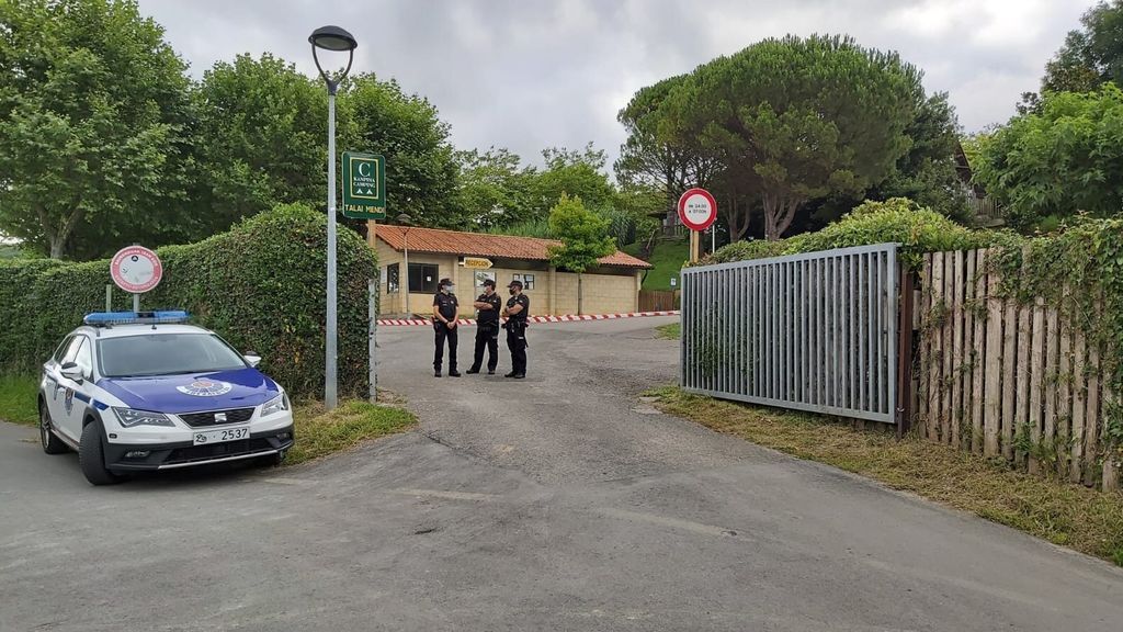 Los clientes del camping aislado en Zarautz: "Nos ha pillado de sopetón" Los clientes del camping aislado en Zarautz: "Nos ha pillado de sopetón"