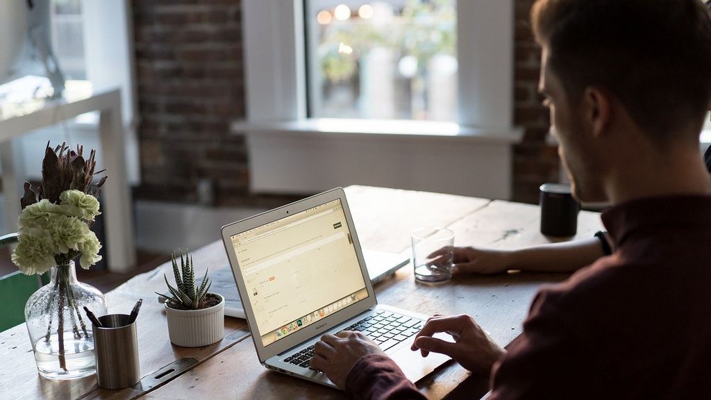 Cataluña: la mascarilla no será obligatoria para los trabajadores que permanezcan sentados y sin contacto con el público Cataluña: la mascarilla no será obligatoria para los trabajadores que permanezcan sentados y sin contacto con el público