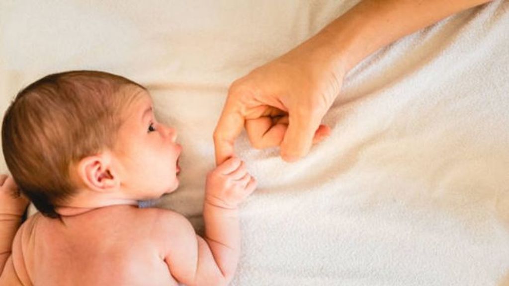 Los bebés nacerán con un aumento de su tono muscular, que irá desapareciendo con las semanas.