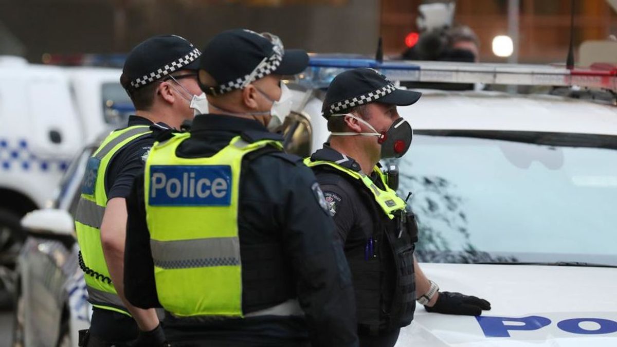La Policía australiana pide a los ciudadanos que se vistan antes de abrir la puerta de su casa durante el encierro