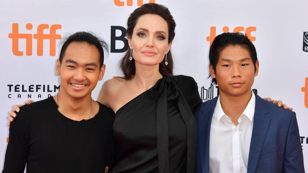 Angelina junto a Maddox y Pax, sus dos hijos