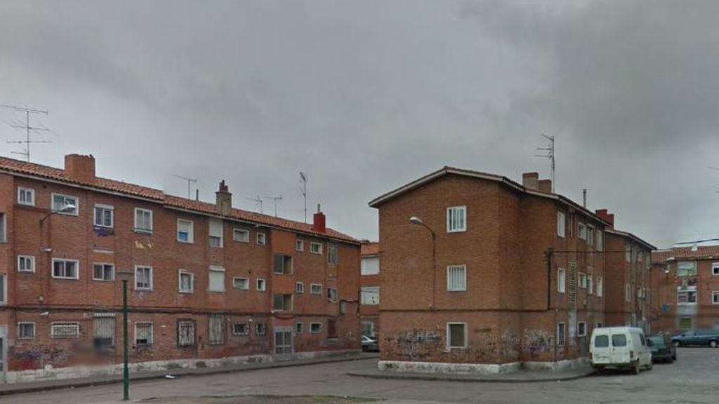 Diez viviendas de Valladolid aisladas y en cuarentena para contener el brote de coronavirus Diez viviendas de Valladolid aisladas y en cuarentena para contener el brote de coronavirus