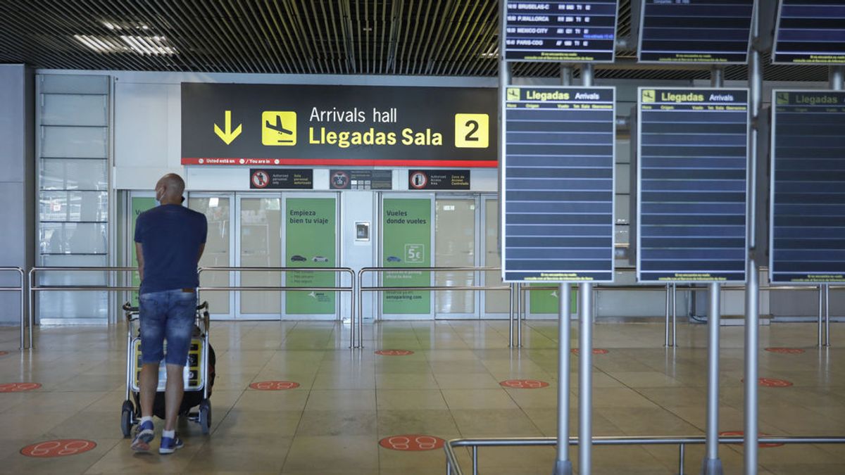 Aeropuertos vacíos en plenas vacaciones: el impacto de la COVID-19 en la aviación mundial Aeropuertos vacíos en plenas vacaciones: el impacto de la COVID-19 en la aviación mundial