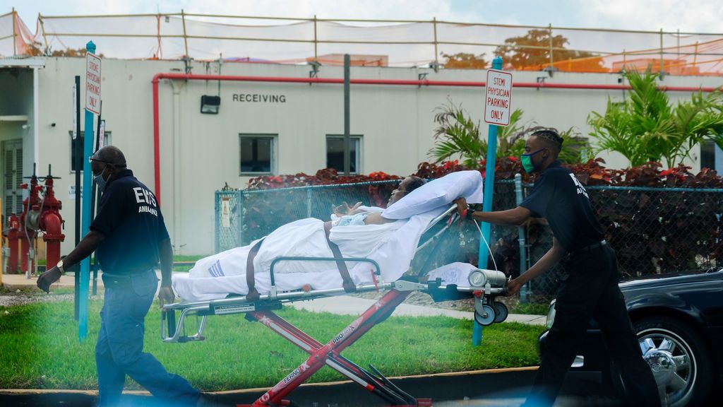 La pandemia se dispara en Estados Unidos y ya suma casi 1.000 muertos diarios por coronavirus La pandemia se dispara en Estados Unidos y ya suma casi 1.000 muertos diarios por coronavirus