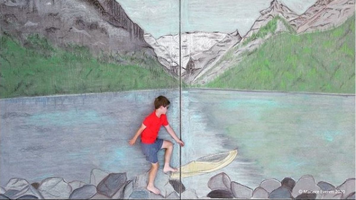 Una niña dibuja paisajes a su hermano para que pueda 'viajar por todo el mundo' durante la cuarentena
