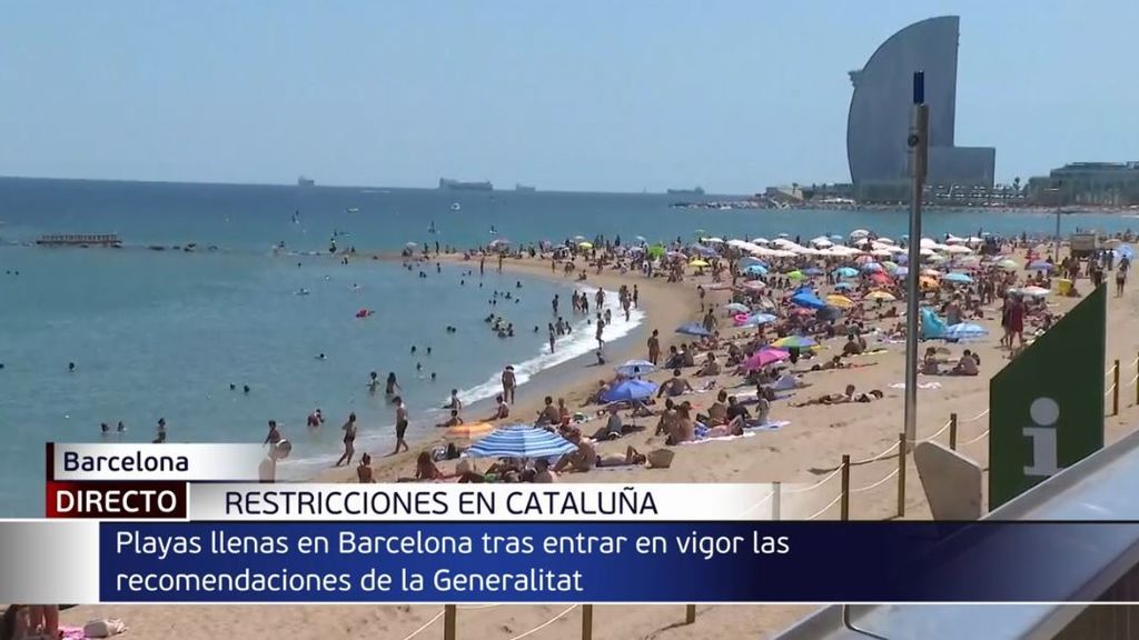 Playas llenas en Barcelona tras entrar en vigor el confinamiento voluntario