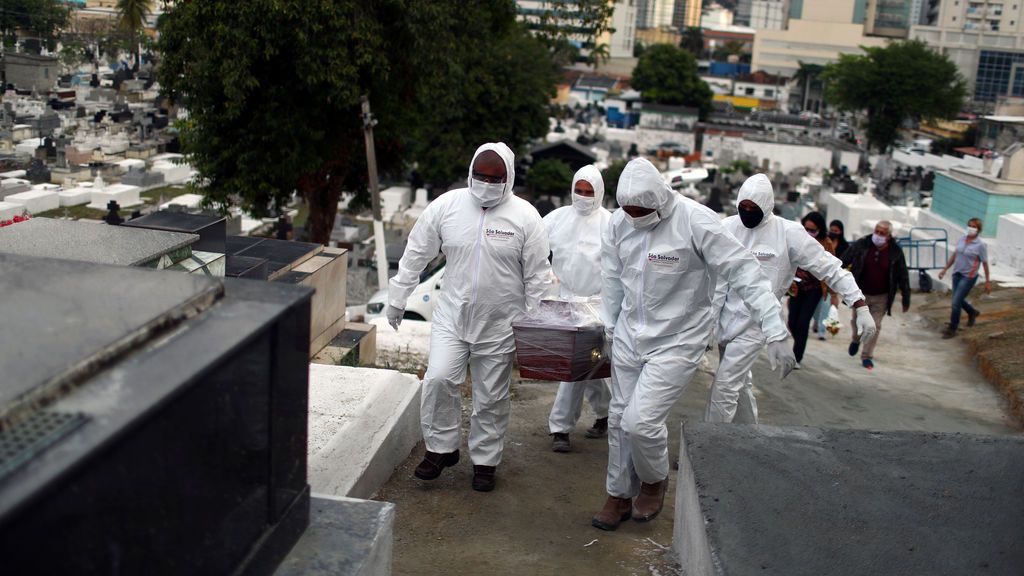 Nuevo récord de contagios diarios a nivel global con 237.000 y la cifra de muertos roza ya los seis millones Nuevo récord de contagios diarios a nivel global con 237.000 y la cifra de muertos roza ya los seis millones