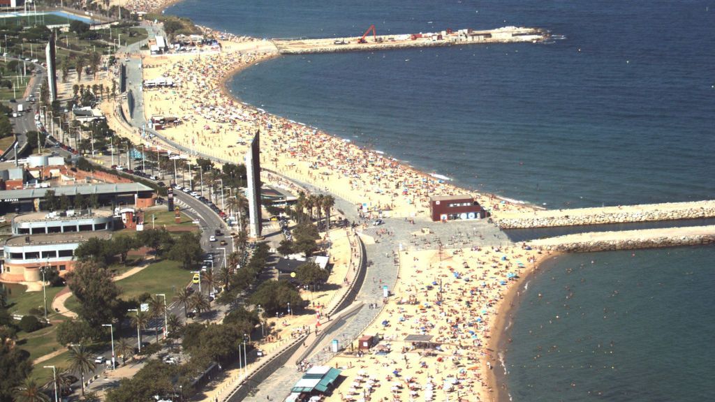 Las playas de Barcelona completan su aforo en el primer día de confinamiento recomendado Las playas de Barcelona completan su aforo en el primer día de confinamiento recomendado