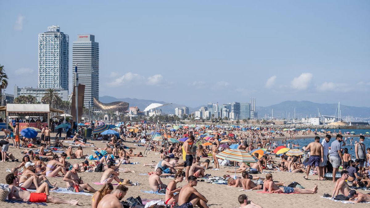 Cierran de nuevo tres playas de Barcelona por aglomeraciones