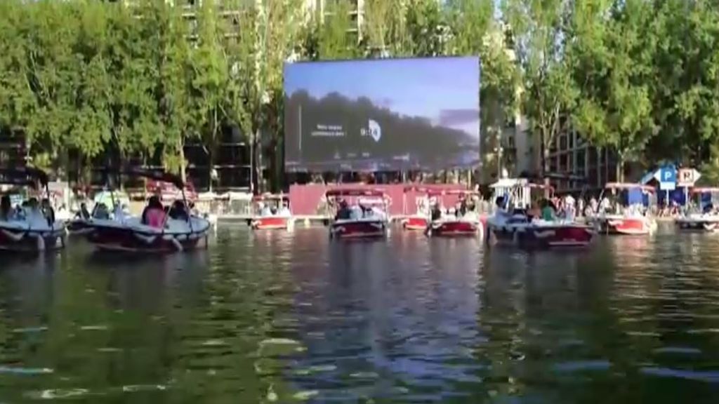 París acoge el primer cine al aire libre sobre el río Sena