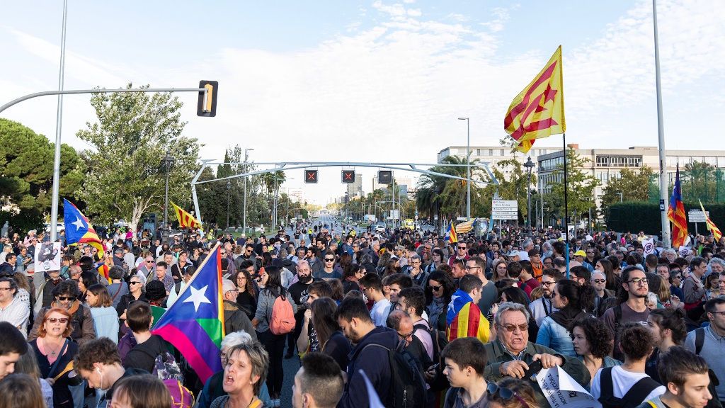 Òmnium llama a los catalanes de zonas sin brotes de Covid-19 a manifestarse contra la visita de los Reyes Òmnium llama a los catalanes de zonas sin brotes de Covid-19 a manifestarse contra la visita de los Reyes
