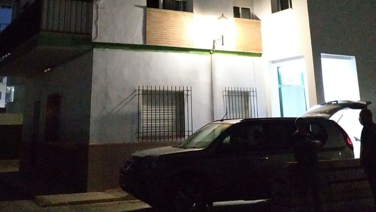 Un chico de 17 años confiesa haber matado a su madre en Huelva Un chico de 17 años confiesa haber matado a su madre en Huelva