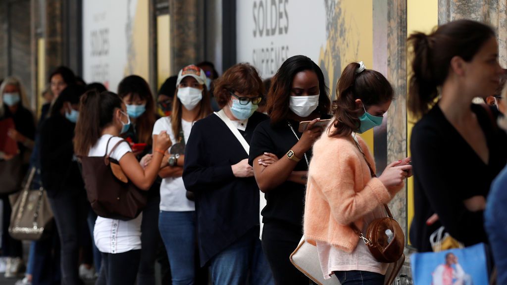 Francia amplia el uso obligatorio de mascarillas en espacios públicos cerrados ante un ligero repunte de casos Francia amplia el uso obligatorio de mascarillas en espacios públicos cerrados ante un ligero repunte de casos