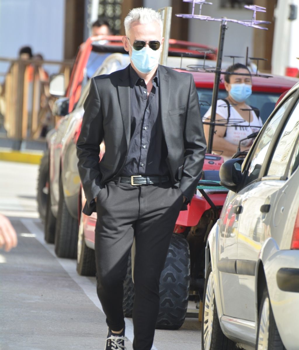 El mundo de la televisión se vuelca con Paz Padilla en el entierro de su marido