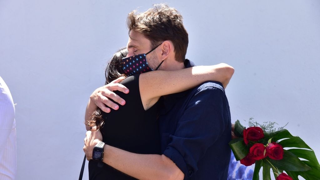 El mundo de la televisión se vuelca con Paz Padilla en el entierro de su marido