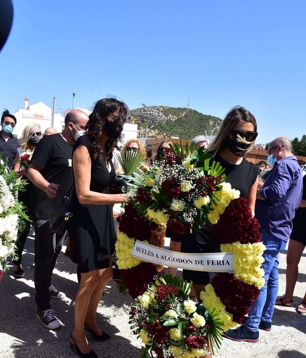 El mundo de la televisión se vuelca con Paz Padilla en el entierro de su marido