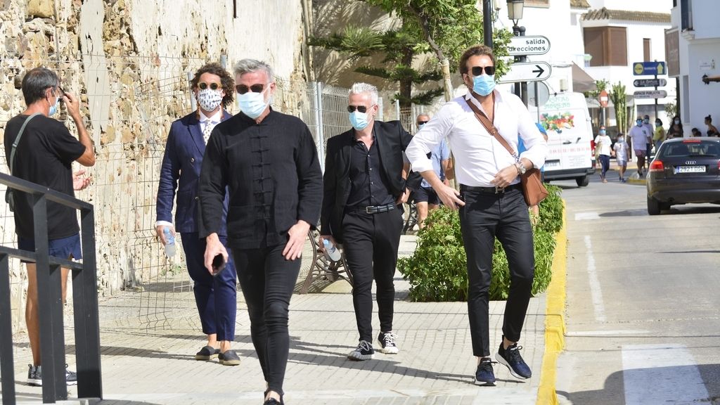 El mundo de la televisión se vuelca con Paz Padilla en el entierro de su marido