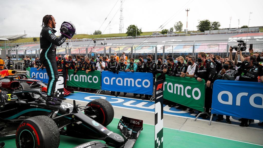 Lewis Hamilton ya es líder del Mundial tras una nueva exhibición en Hungría: Carlos Sainz solo pudo ser noveno Lewis Hamilton ya es líder del Mundial tras una nueva exhibición en Hungría: Carlos Sainz solo pudo ser noveno