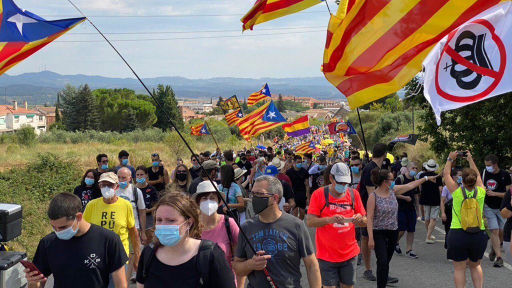 Sabotaje en las vías del AVE y vídeos: el "recibimiento a los reyes" en Cataluña Sabotaje en las vías del AVE y vídeos: el "recibimiento a los reyes" en Cataluña