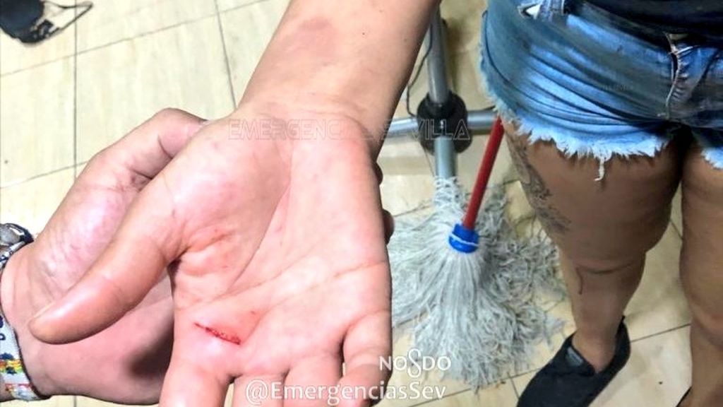 Maltratada, encerrada con su bebé y sin teléfono para pedir ayuda: la angustia de una mujer en Sevilla Maltratada, encerrada con su bebé y sin teléfono para pedir ayuda: la angustia de una mujer en Sevilla