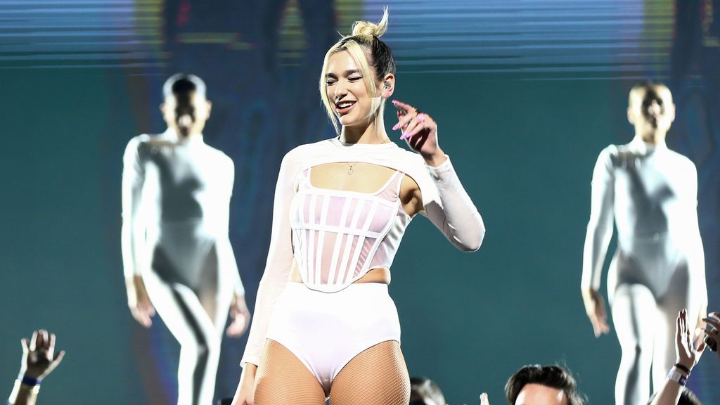 "Fascista" y "neonazi": Dua Lipa desata la polémica tras compartir una imagen apoyando la identidad albana "Fascista" y "neonazi": Dua Lipa desata la polémica tras compartir una imagen apoyando la identidad albana