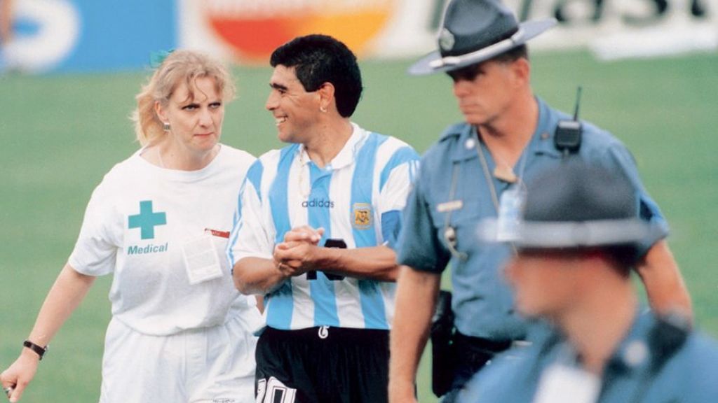 Maradona en el partido de fútbol que dio positivo por efidrina