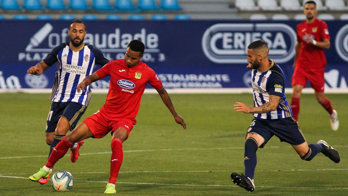El positivo de seis jugadores del Fuenlabrada deja la última jornada de Segunda en el aire El positivo de seis jugadores del Fuenlabrada deja la última jornada de Segunda en el aire