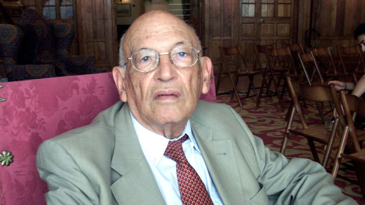 Muere a los 98 años el filólogo de la RAE Francisco Rodríguez Adrados Muere a los 98 años el filólogo de la RAE Francisco Rodríguez Adrados