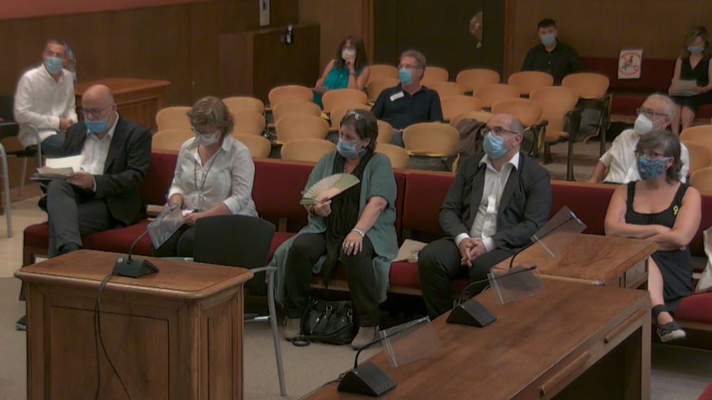 Arranca el juicio contra los miembros independentistas de la Mesa del Parlament Arranca el juicio contra los miembros independentistas de la Mesa del Parlament
